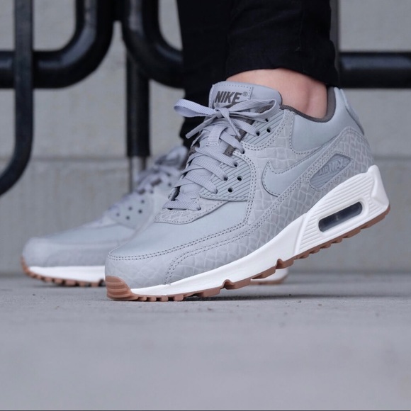 Nike Shoes - New Nike Air Max 90 Premium